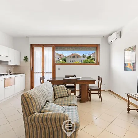 2 Balconies דירה *