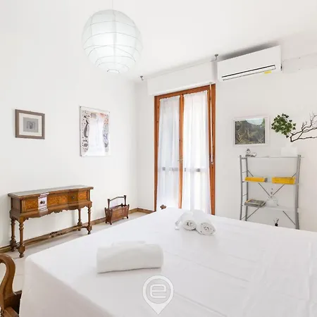 2 Balconies דירה *