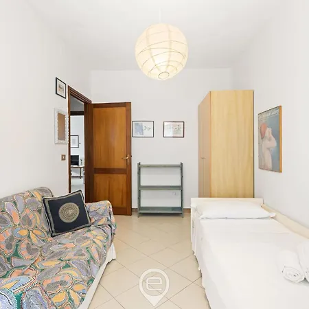 2 Balconies דירה *