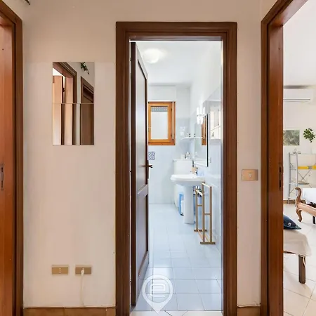 2 Balconies דירה *
